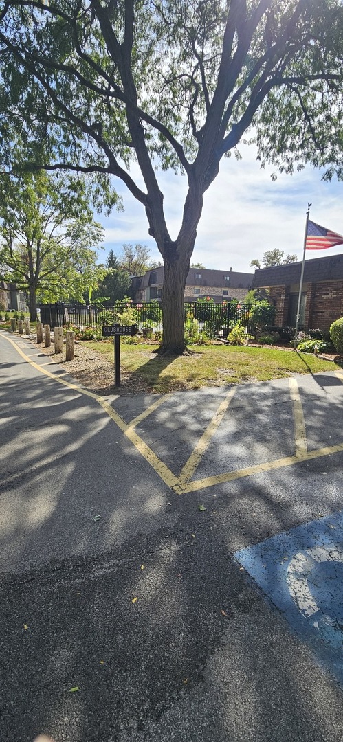 11136 Northwest Road #2C, Palos Hills, IL 60465