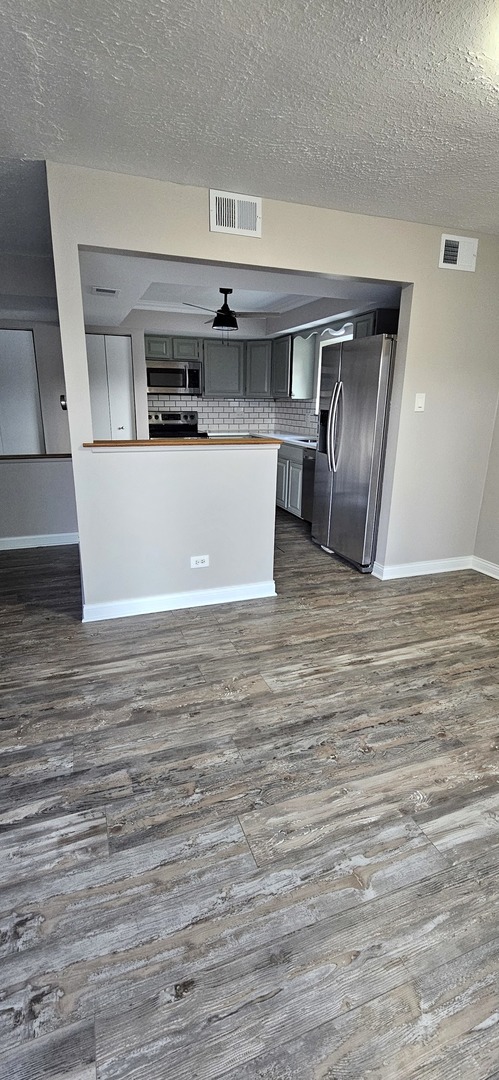 11136 Northwest Road #2C, Palos Hills, IL 60465