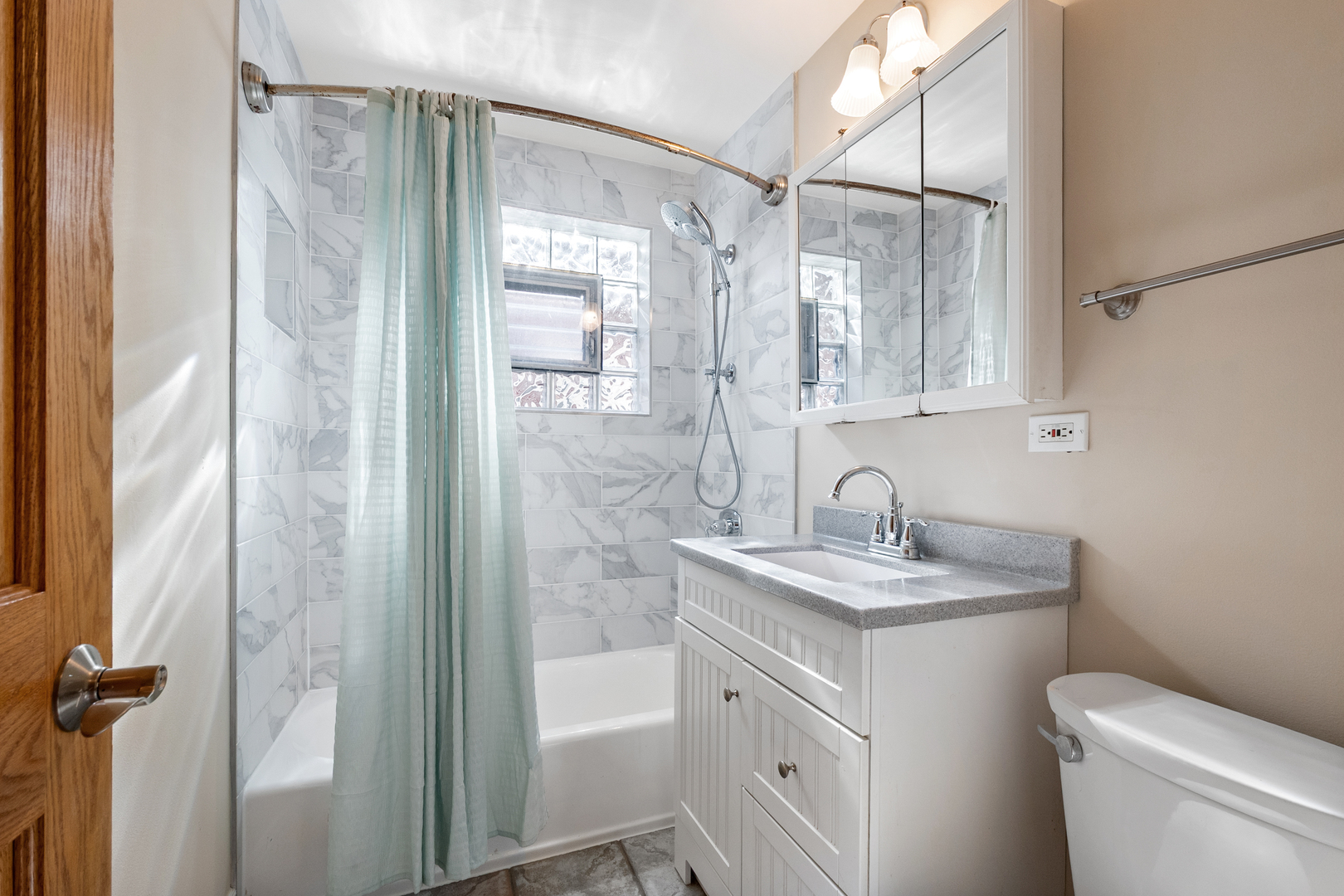 249 S VINE Avenue #B, Park Ridge, IL 60068