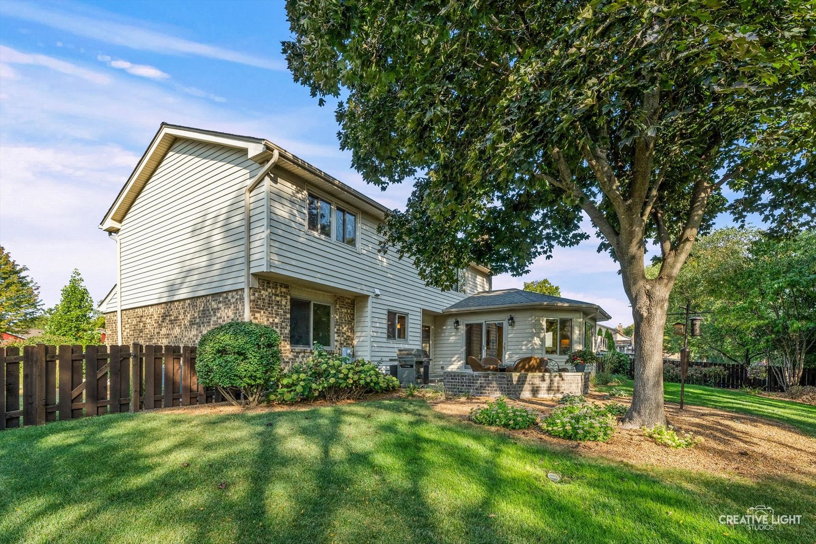 1547 Huntleigh Drive, Wheaton, IL 60189