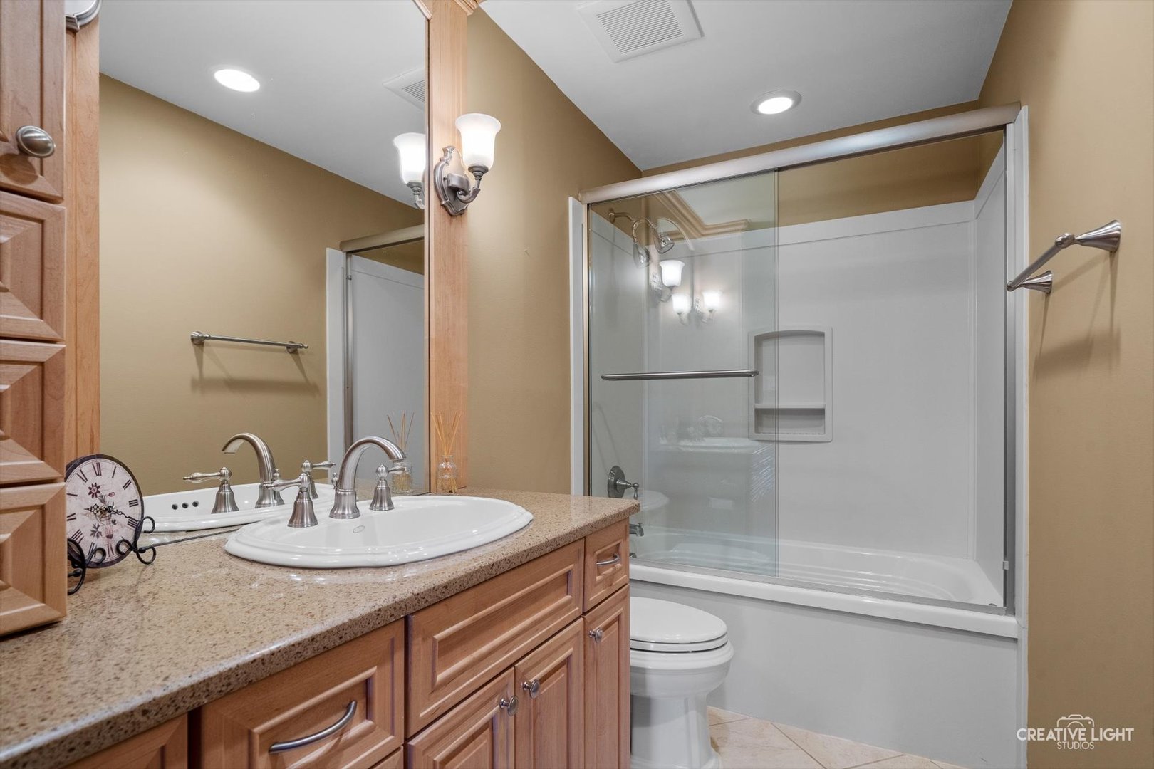 1547 Huntleigh Drive, Wheaton, IL 60189
