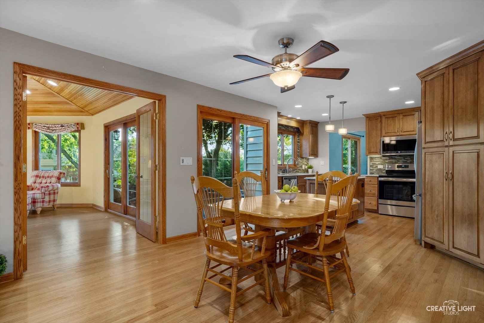 1547 Huntleigh Drive, Wheaton, IL 60189