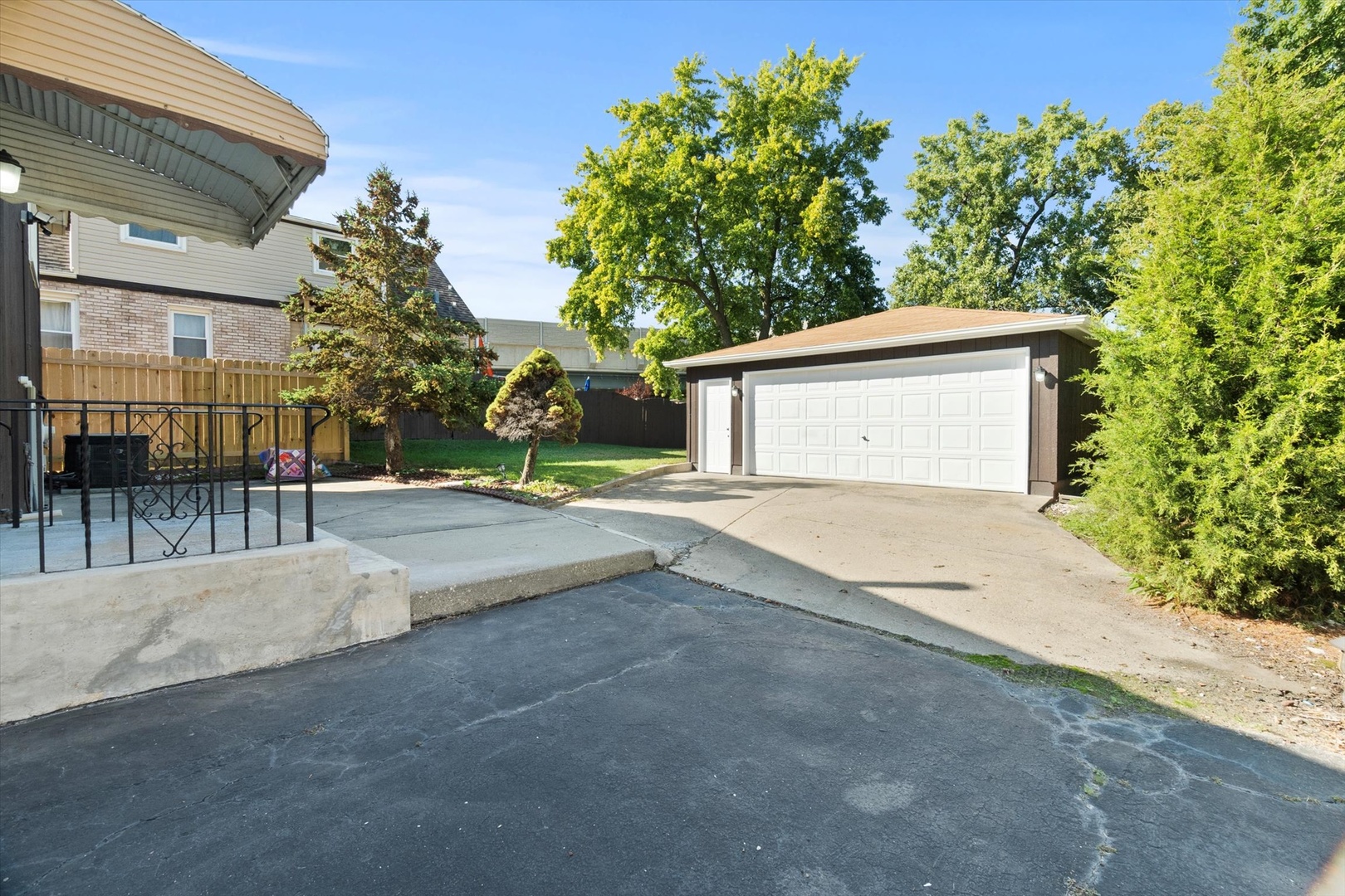 2358 Westview Drive, Des Plaines, IL 60018