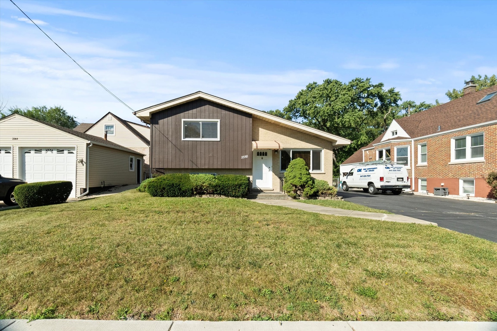 2358 Westview Drive, Des Plaines, IL 60018