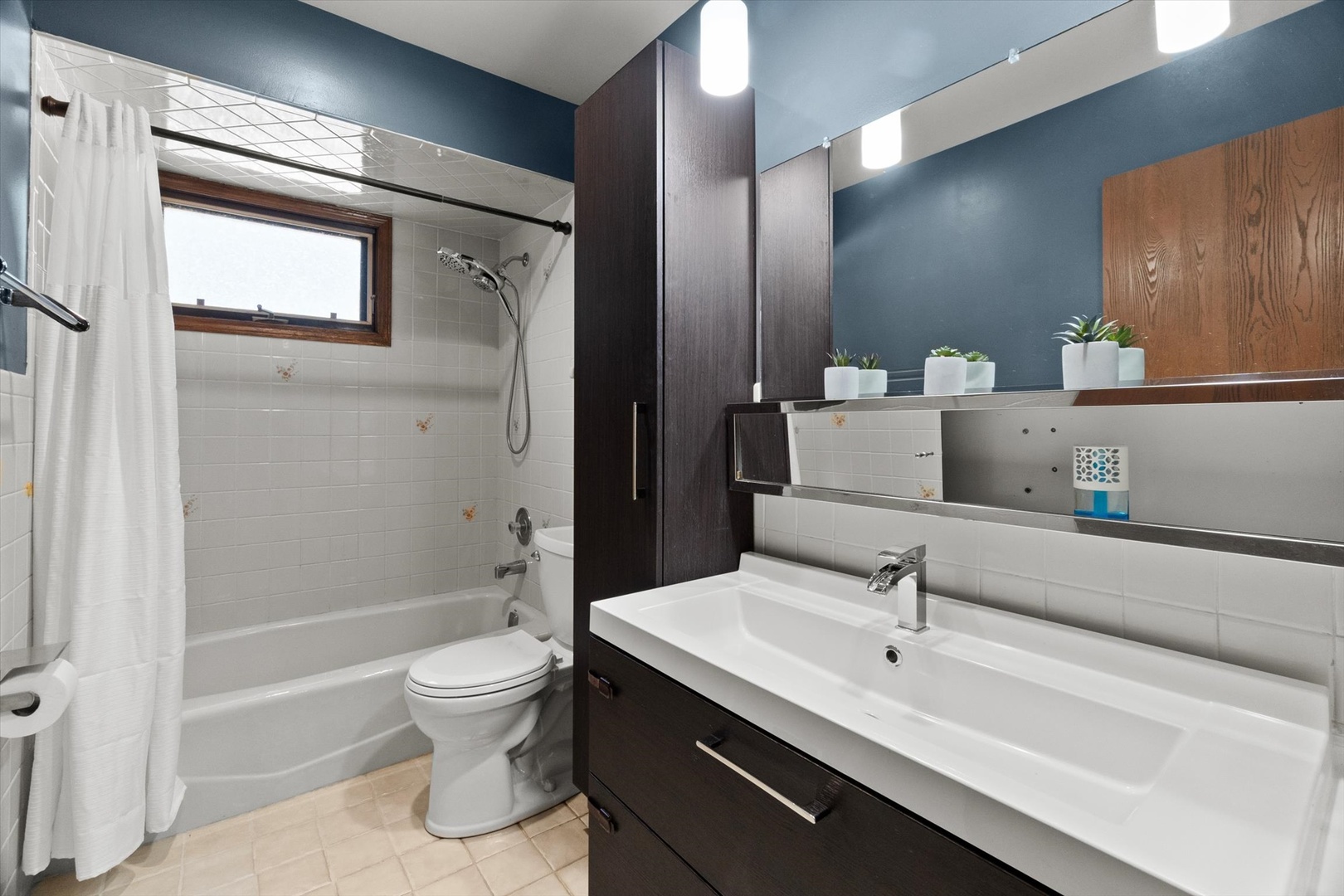 2358 Westview Drive, Des Plaines, IL 60018