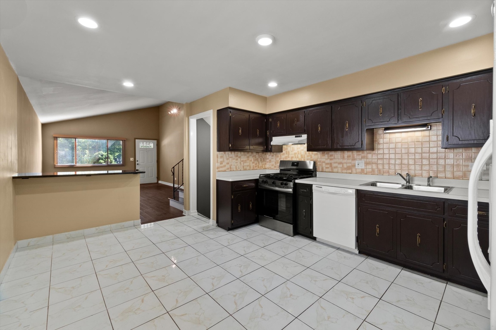 2358 Westview Drive, Des Plaines, IL 60018