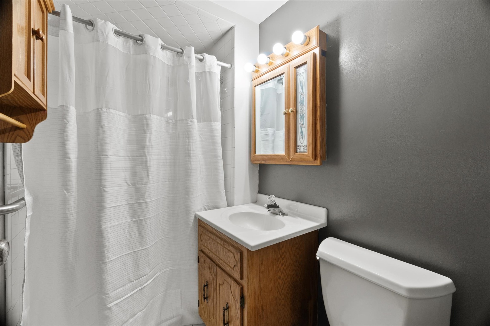 2358 Westview Drive, Des Plaines, IL 60018