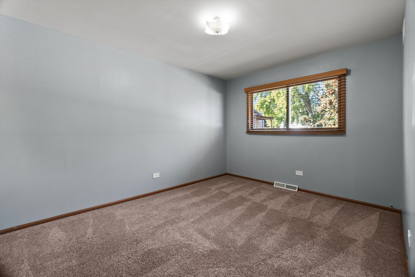 2358 Westview Drive, Des Plaines, IL 60018