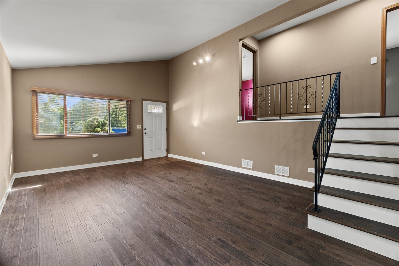 2358 Westview Drive, Des Plaines, IL 60018