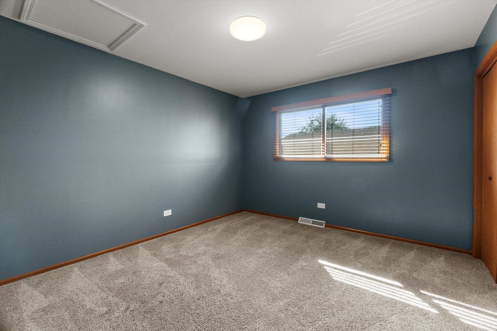 2358 Westview Drive, Des Plaines, IL 60018