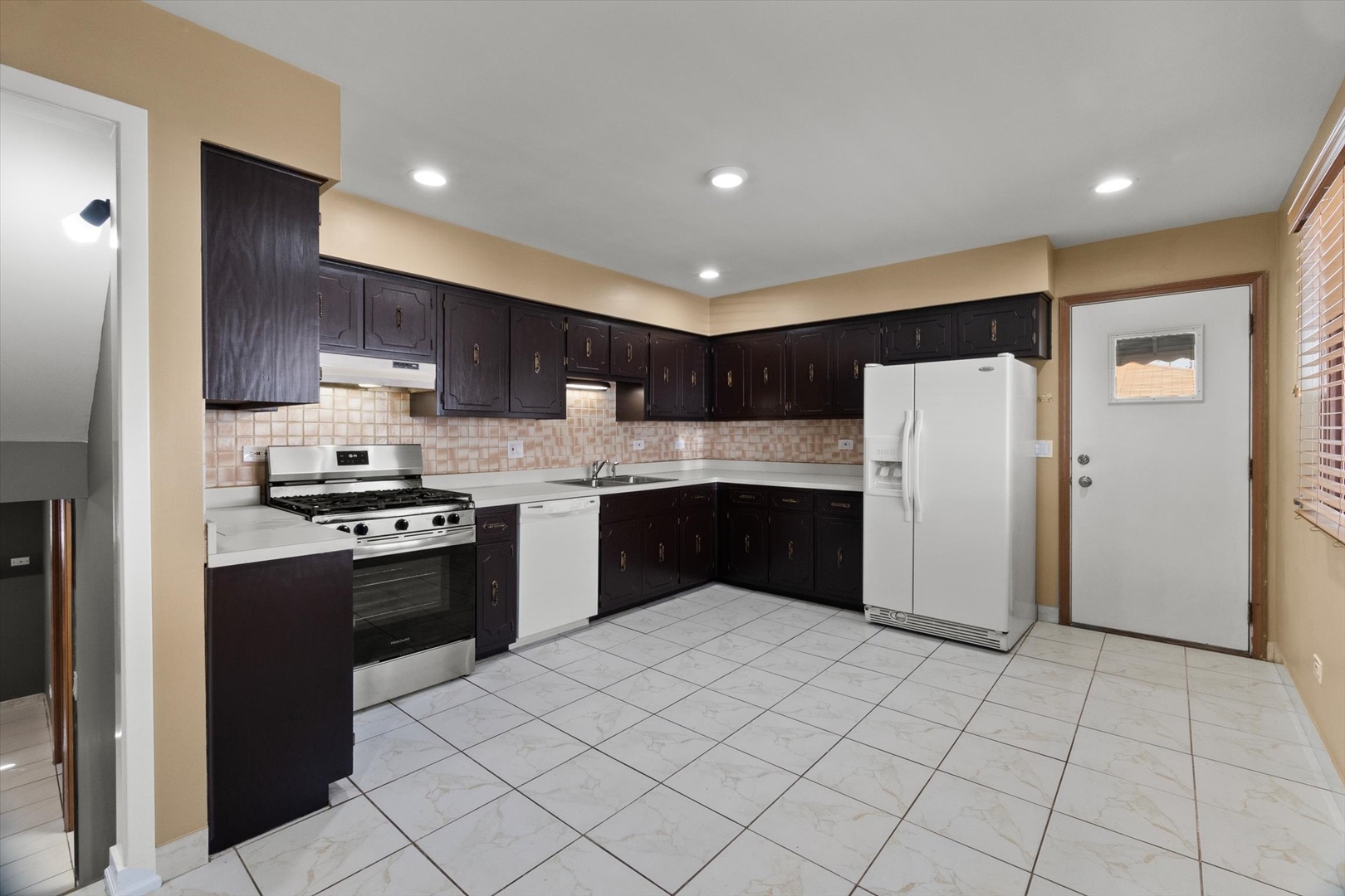 2358 Westview Drive, Des Plaines, IL 60018