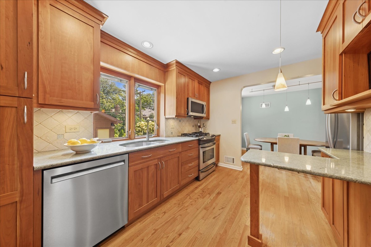 715 S Catherine Avenue, La Grange, IL 60525