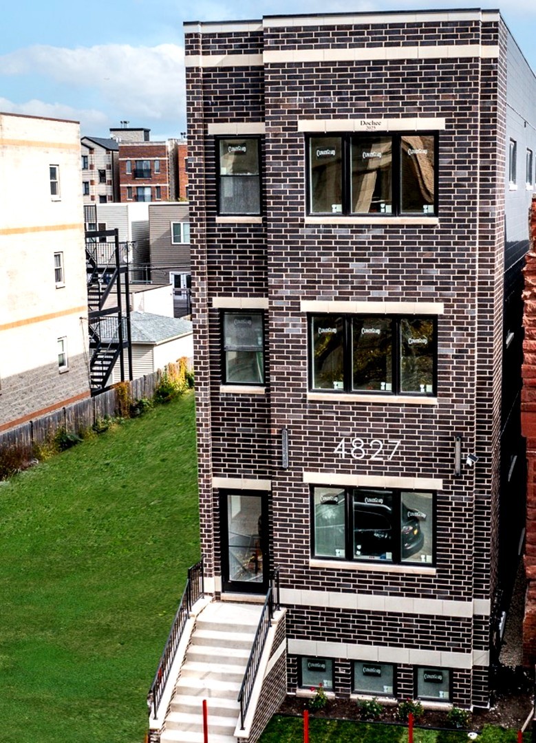 4827 S Saint Lawrence Avenue, Chicago, IL 60615