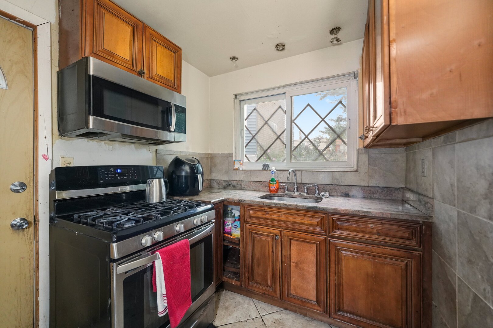 1051 N Parkside Avenue, Chicago, IL 60651
