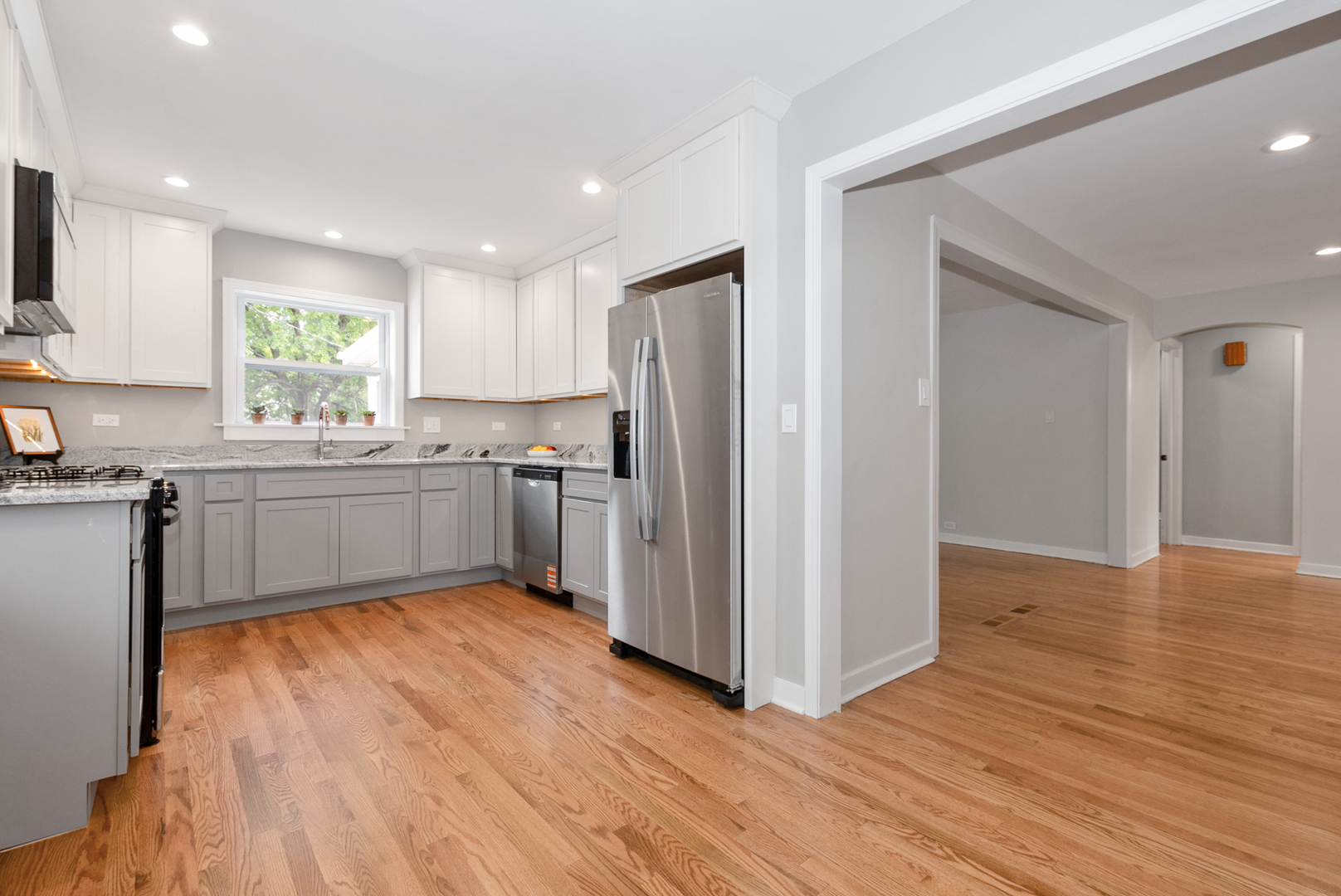10041 S Saint Louis Avenue, Evergreen Park, IL 60805