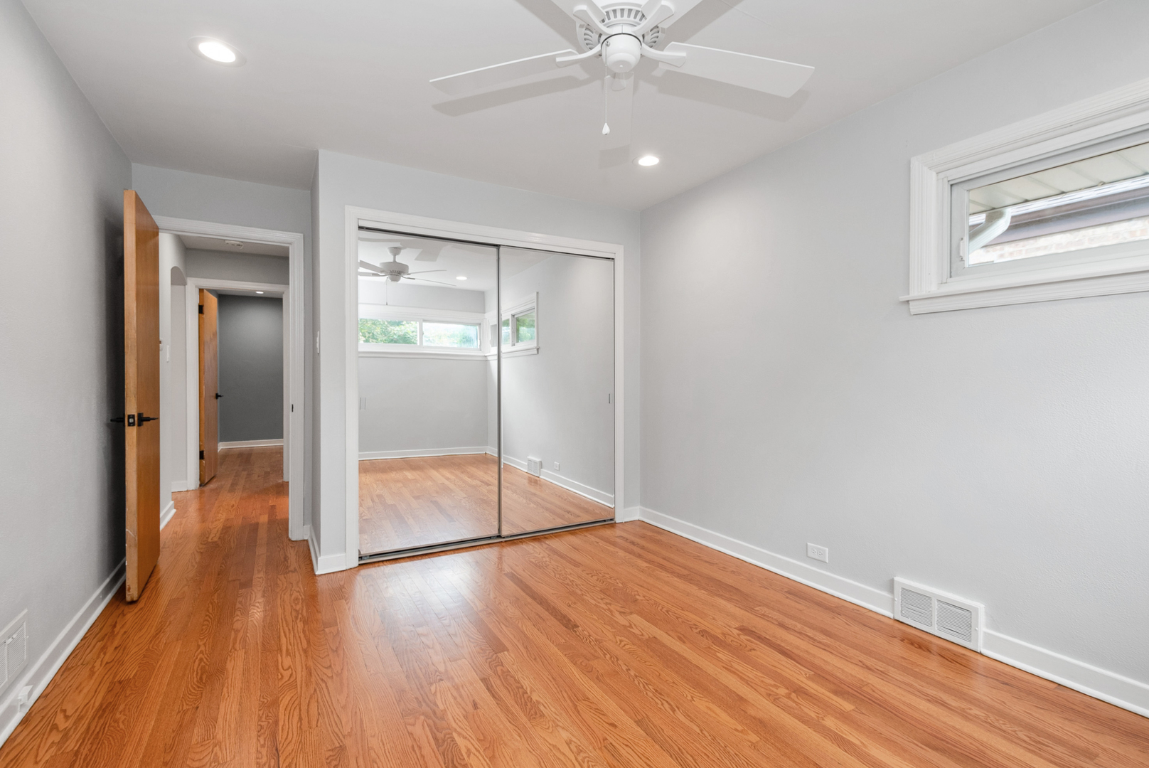 10041 S Saint Louis Avenue, Evergreen Park, IL 60805