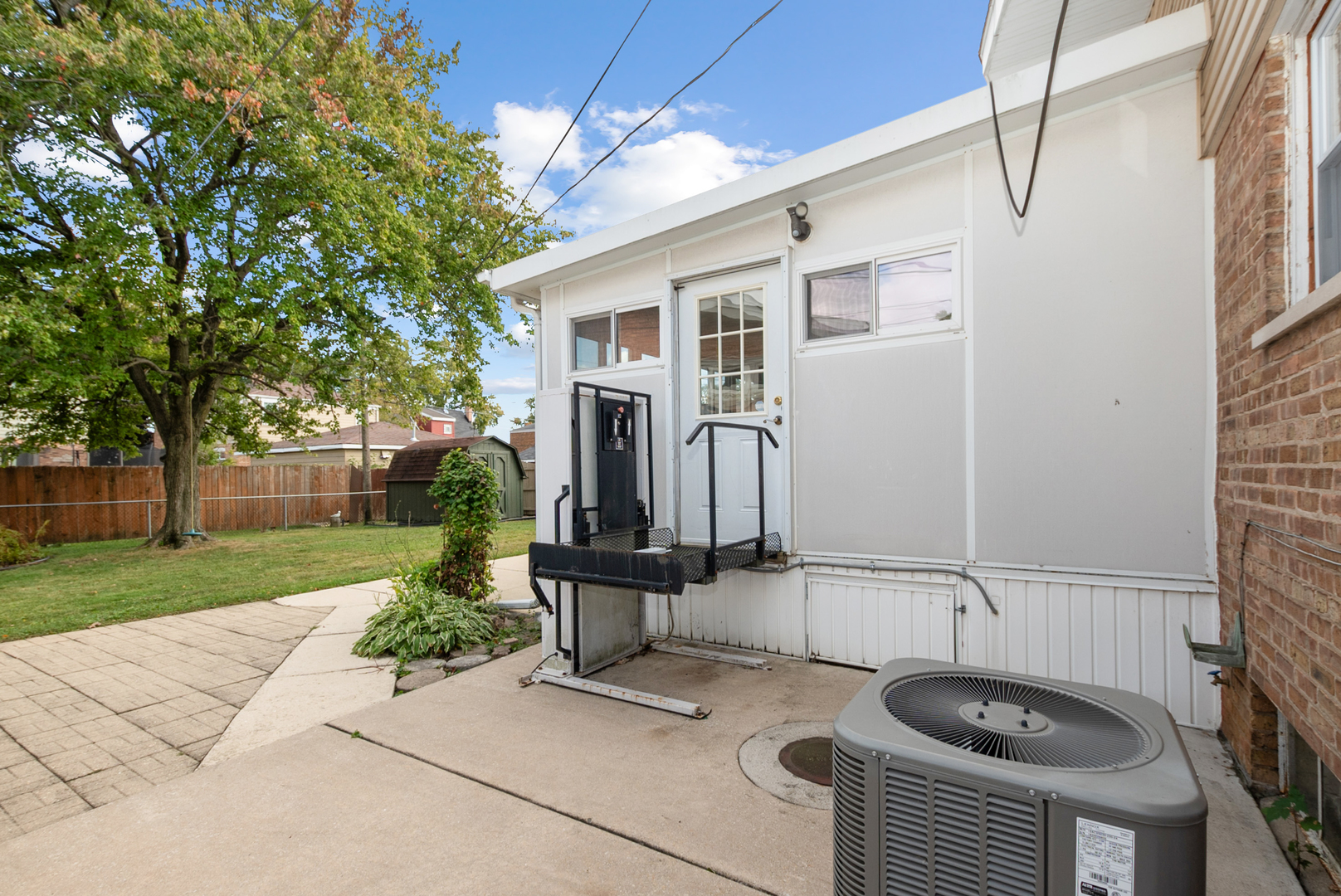 10041 S Saint Louis Avenue, Evergreen Park, IL 60805