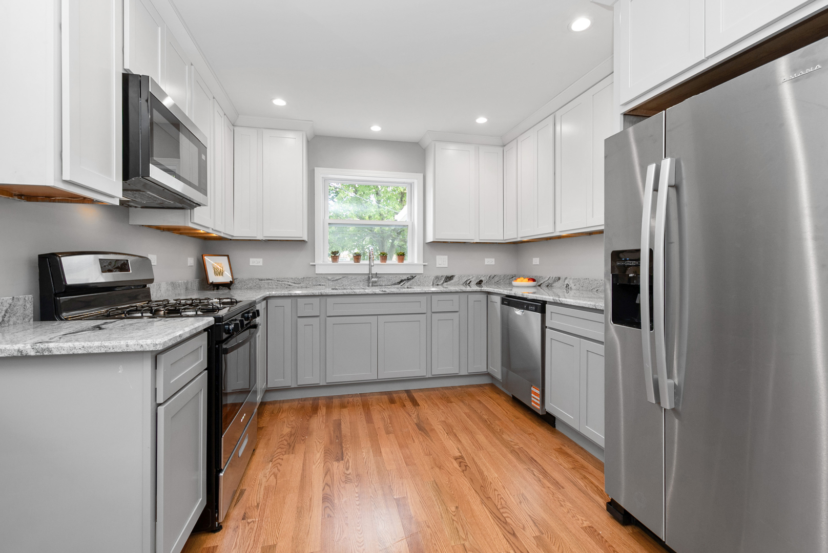 10041 S Saint Louis Avenue, Evergreen Park, IL 60805