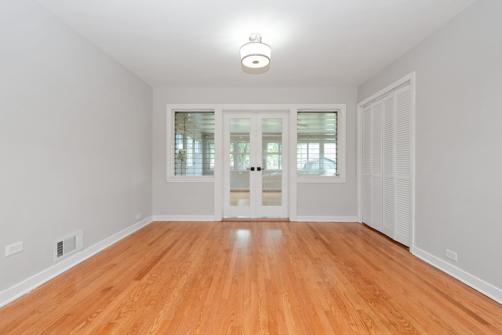 10041 S Saint Louis Avenue, Evergreen Park, IL 60805