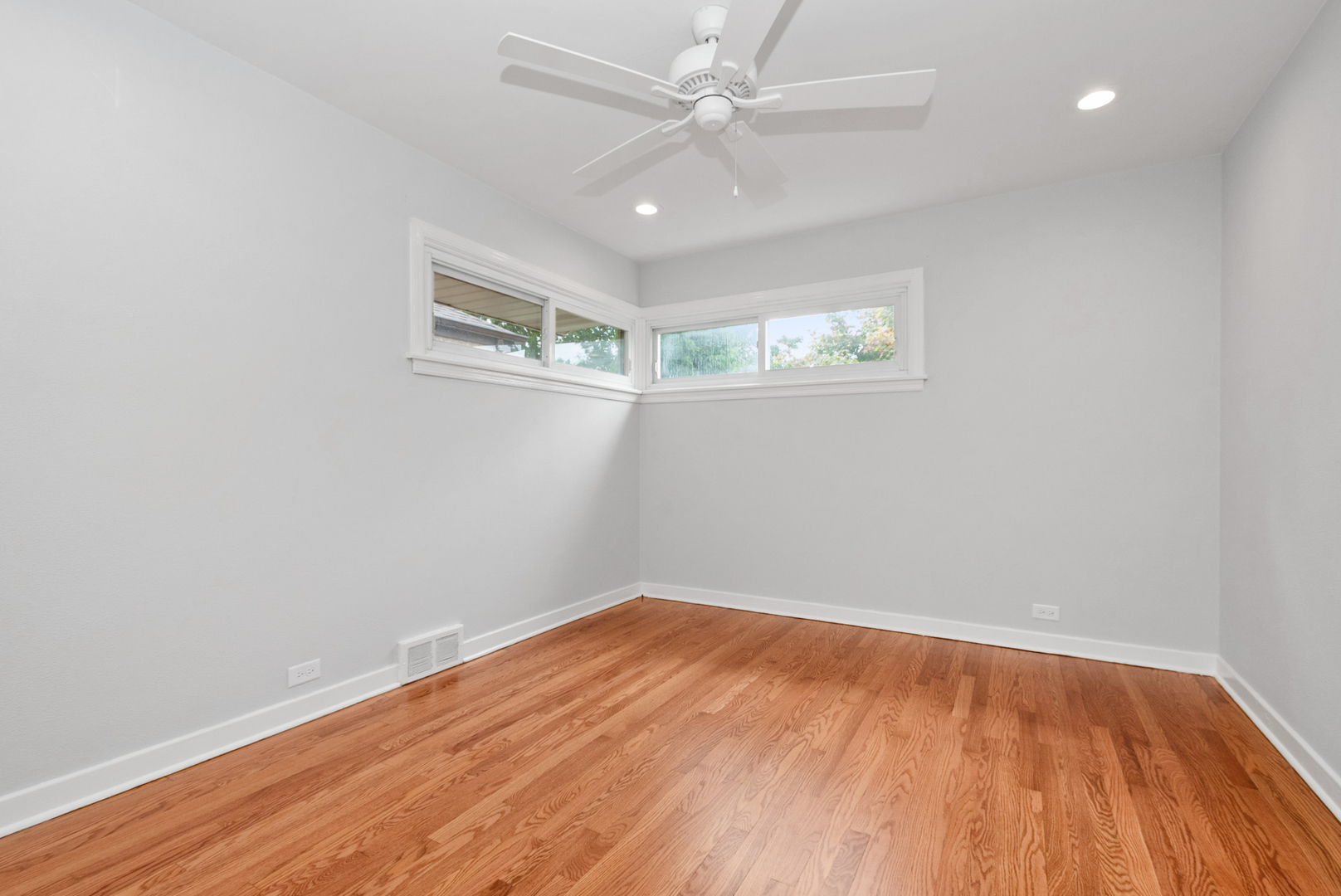 10041 S Saint Louis Avenue, Evergreen Park, IL 60805