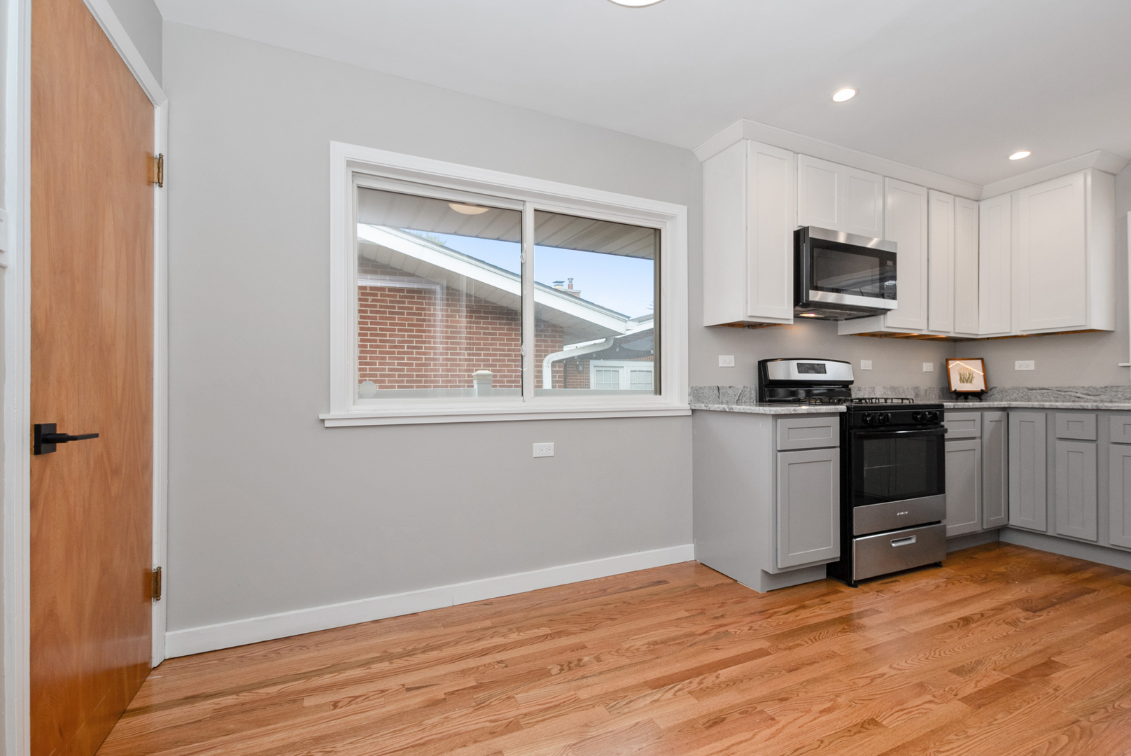 10041 S Saint Louis Avenue, Evergreen Park, IL 60805