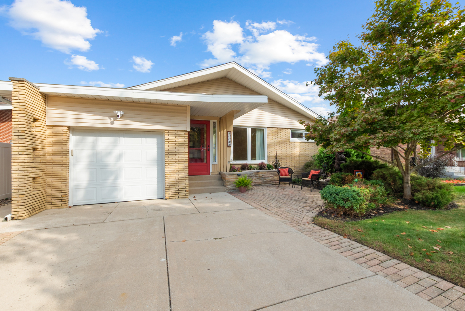 10041 S Saint Louis Avenue, Evergreen Park, IL 60805