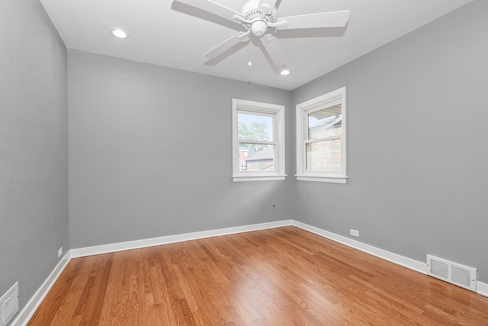 10041 S Saint Louis Avenue, Evergreen Park, IL 60805