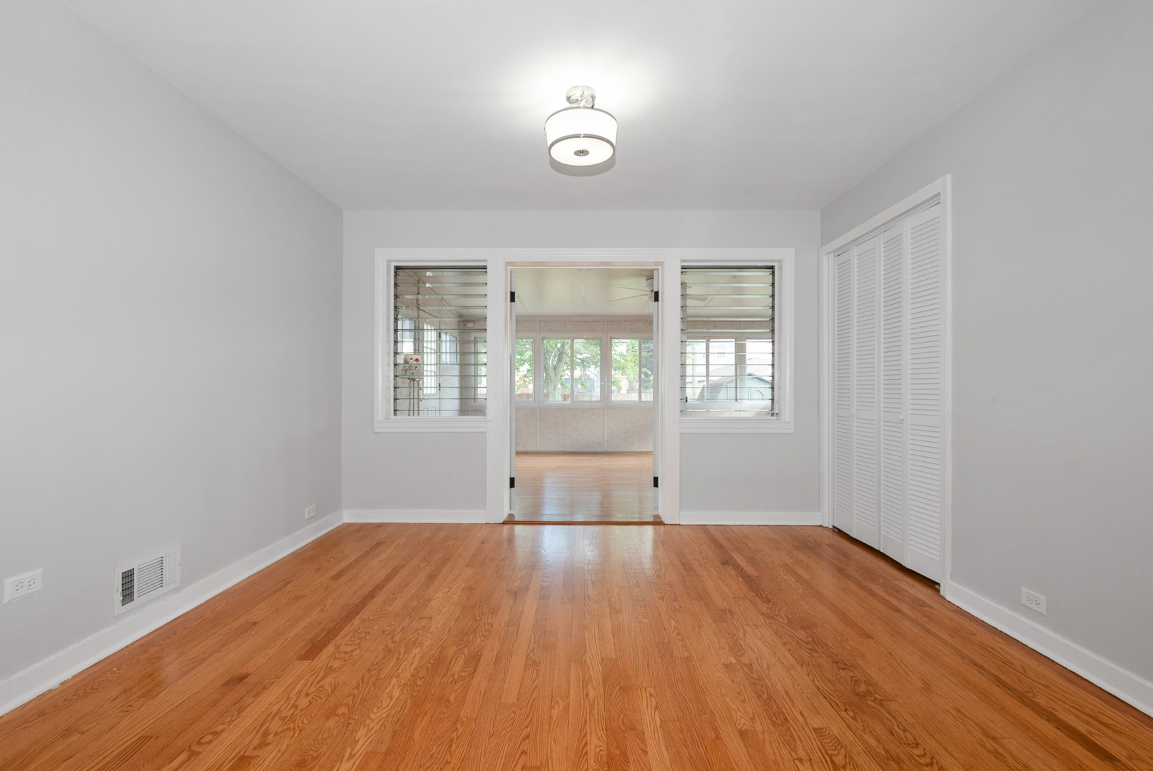 10041 S Saint Louis Avenue, Evergreen Park, IL 60805