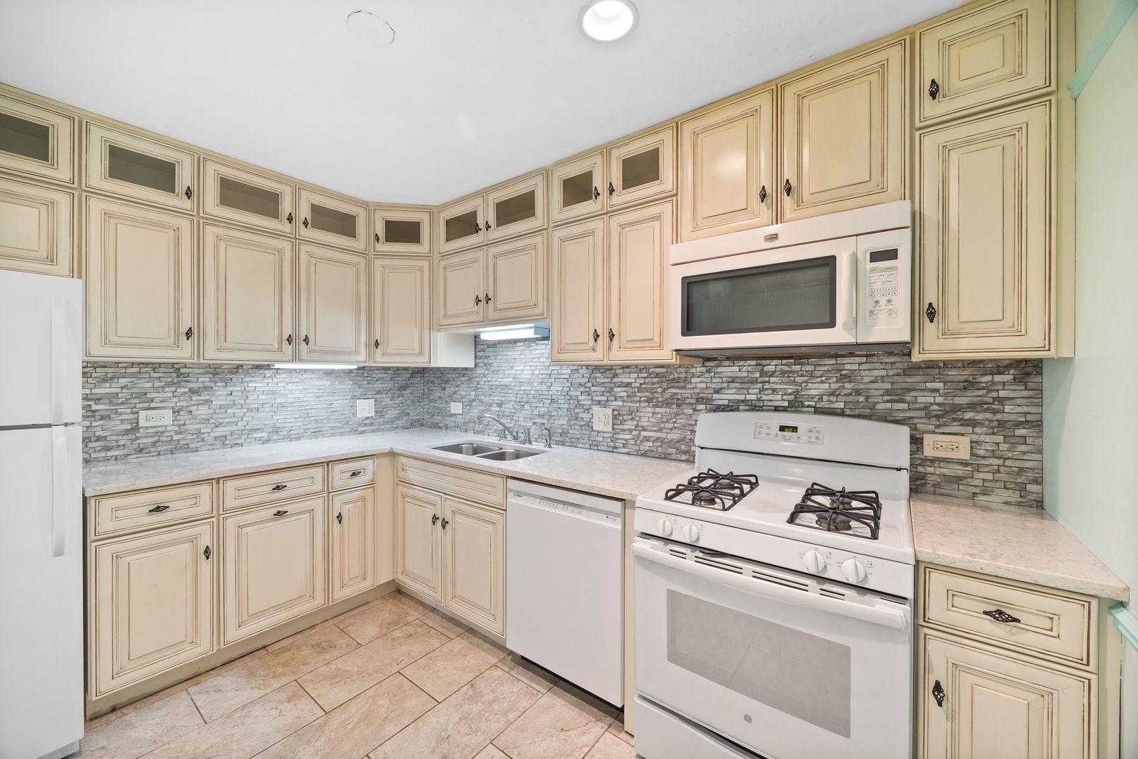 972 Thornton Lane #102, Buffalo Grove, IL 60089