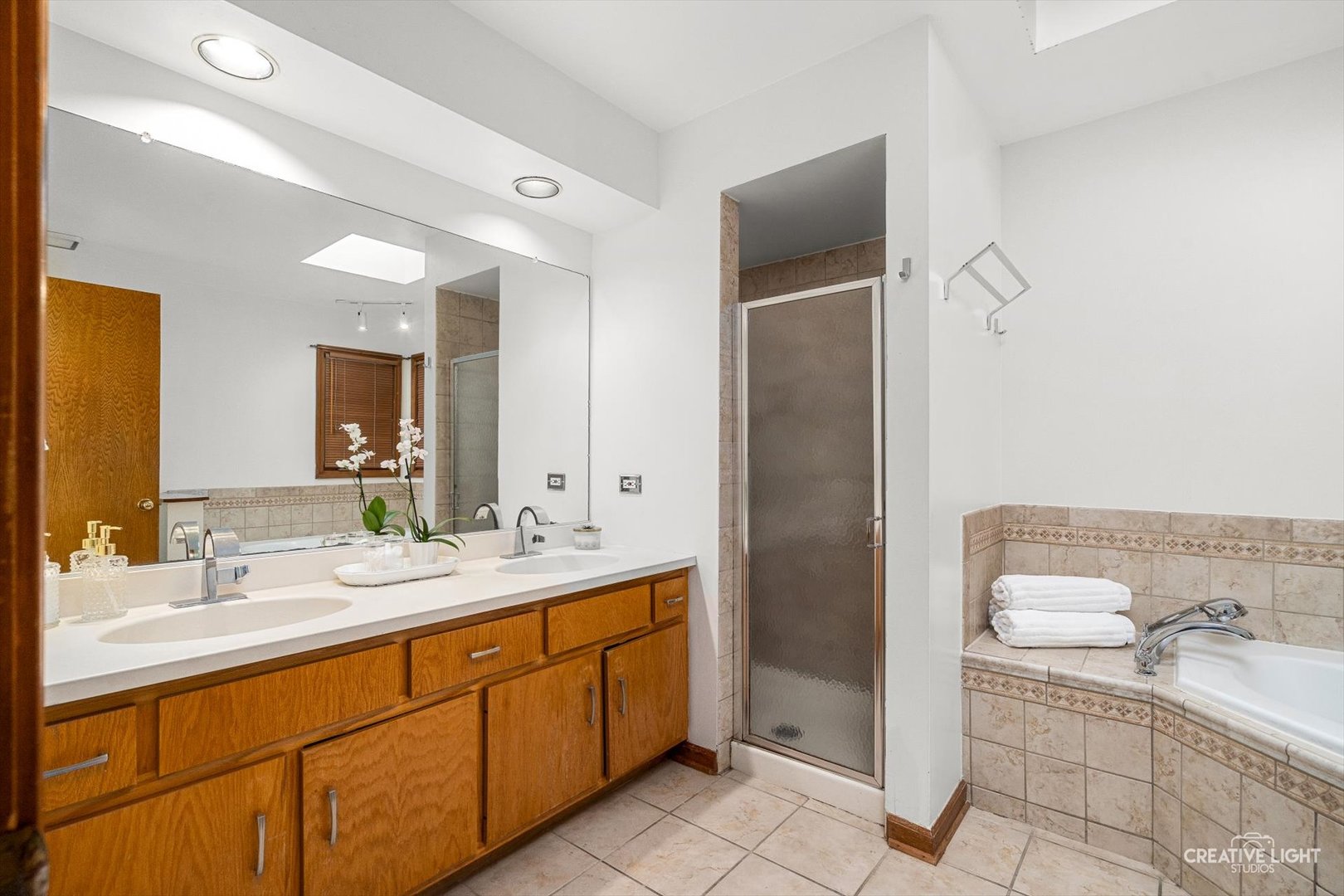 2587 OAKTON Court, Lisle, IL 60532