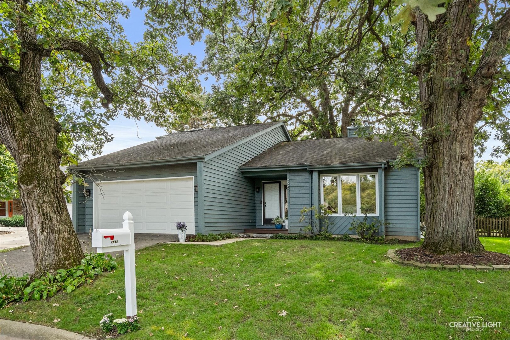 2587 OAKTON Court, Lisle, IL 60532