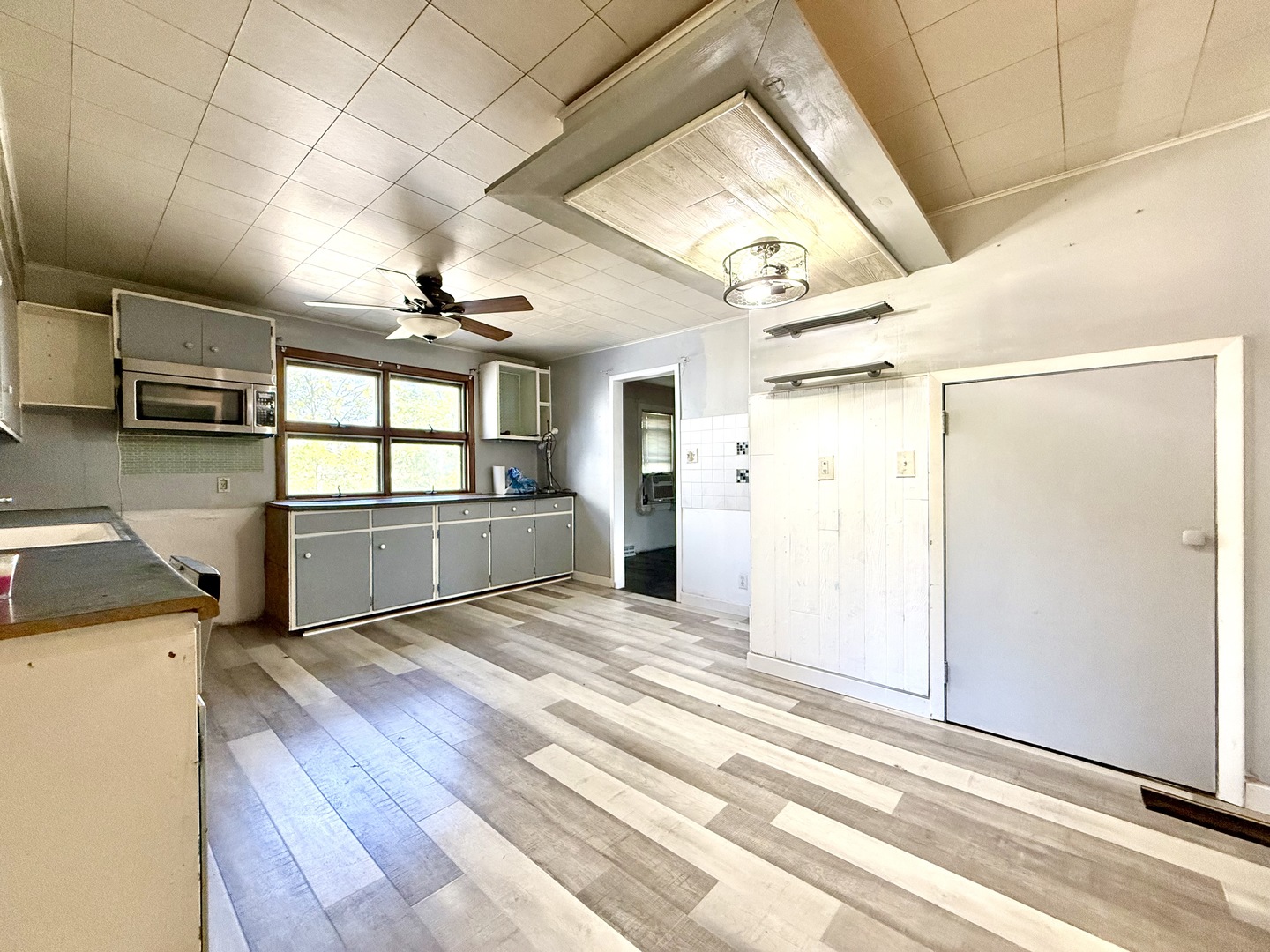 2707 N US Highway 45-52, Clifton, IL 60927