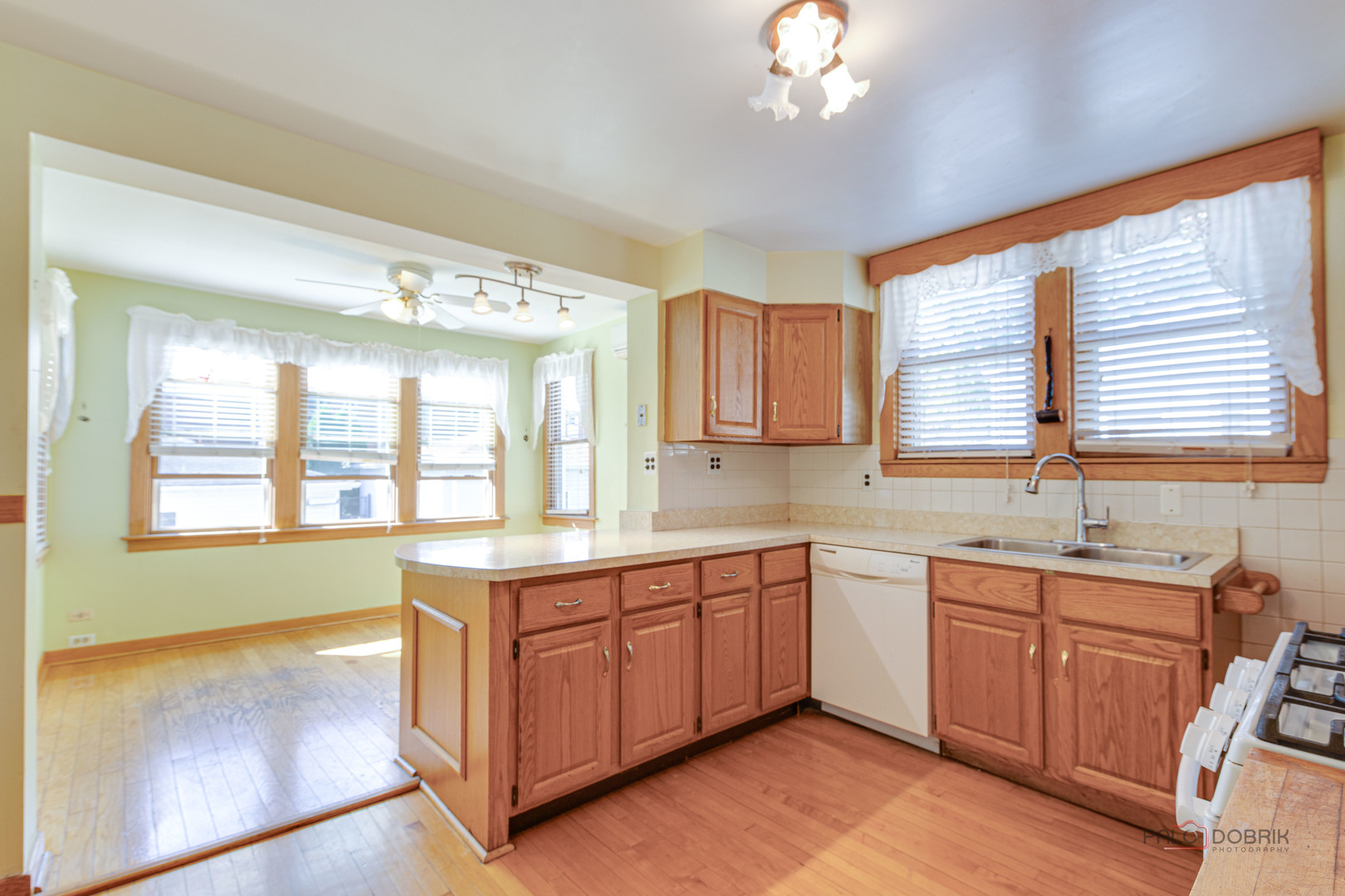 5431 W Wilson Avenue, Chicago, IL 60630