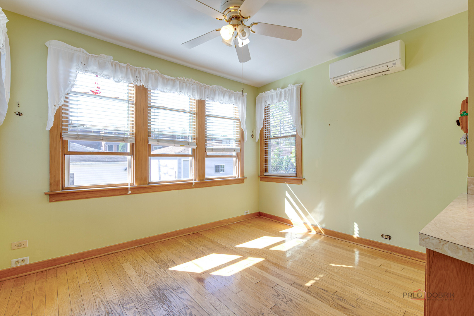 5431 W Wilson Avenue, Chicago, IL 60630