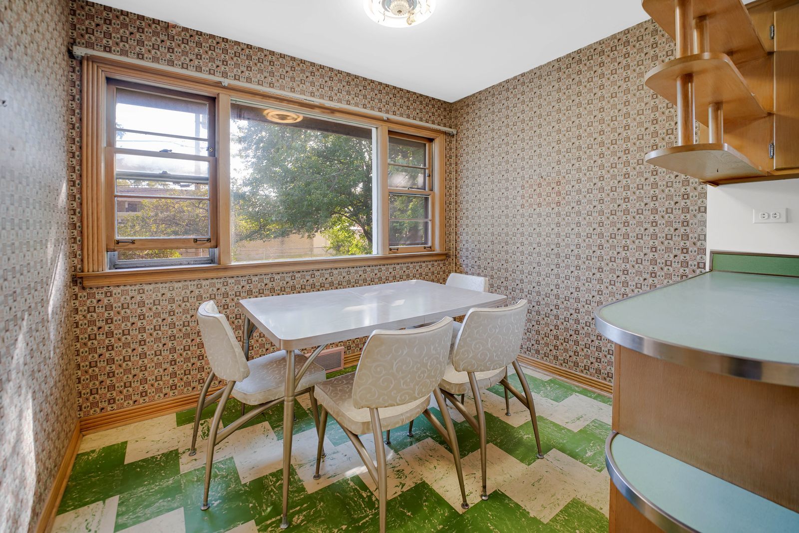 9241 S Richmond Avenue, Evergreen Park, IL 60805