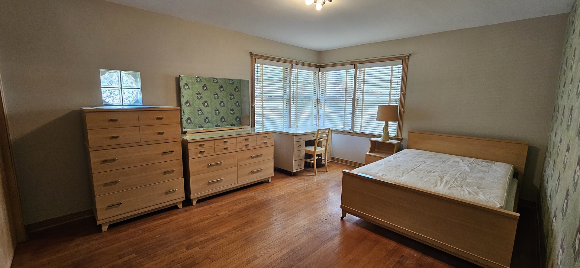 9241 S Richmond Avenue, Evergreen Park, IL 60805