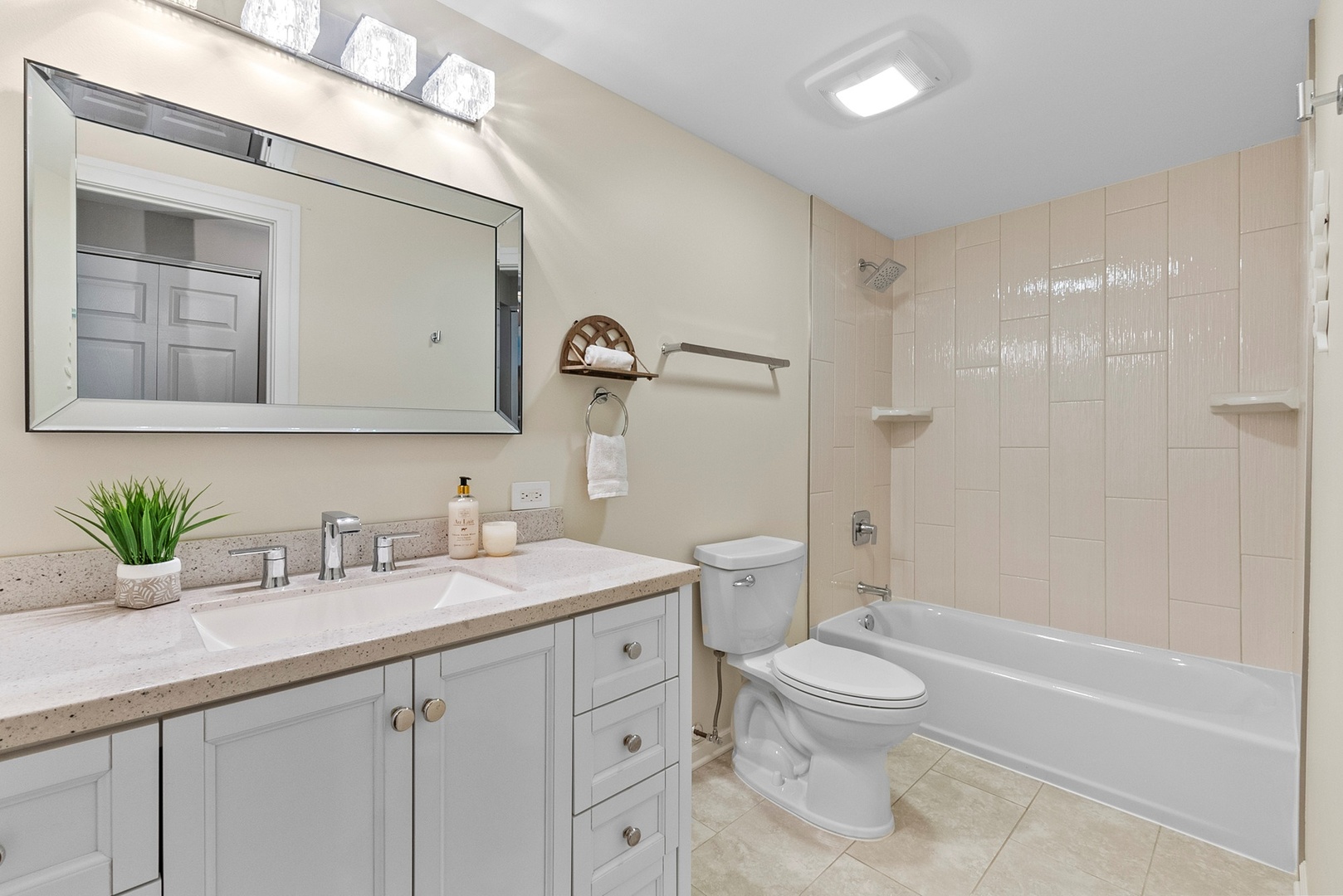 305 Williams Drive, Schaumburg, IL 60193