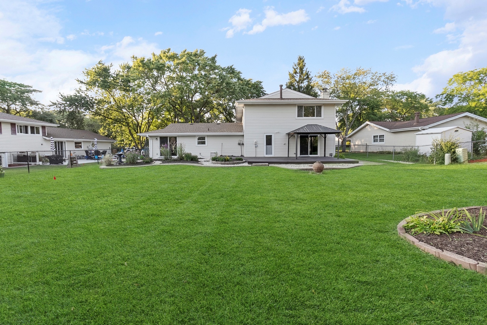 305 Williams Drive, Schaumburg, IL 60193