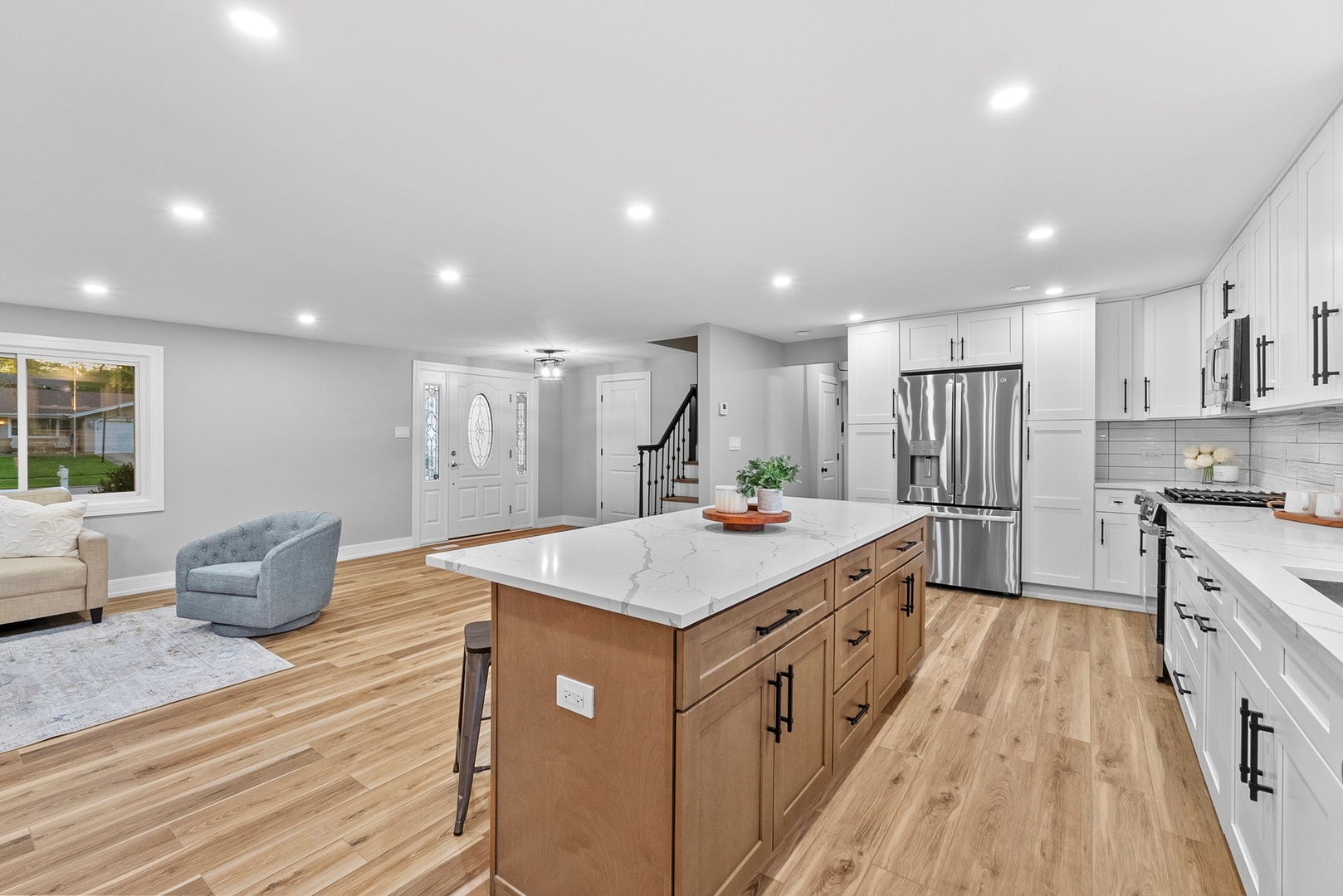 305 Williams Drive, Schaumburg, IL 60193