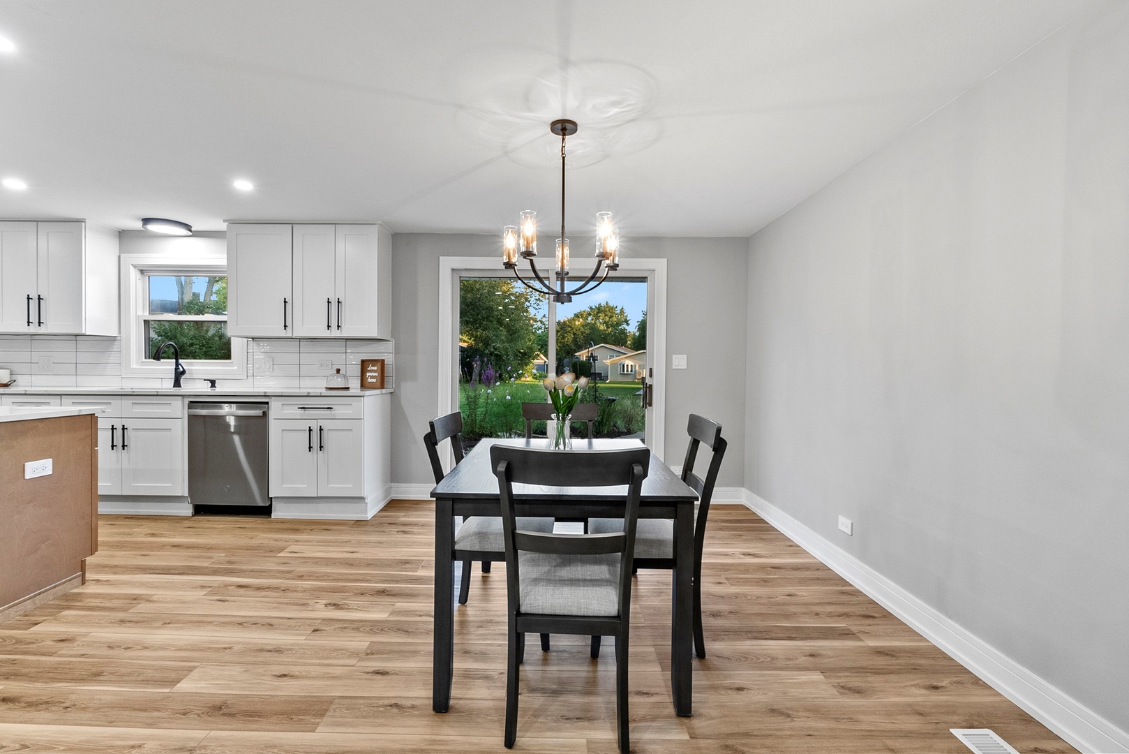 305 Williams Drive, Schaumburg, IL 60193