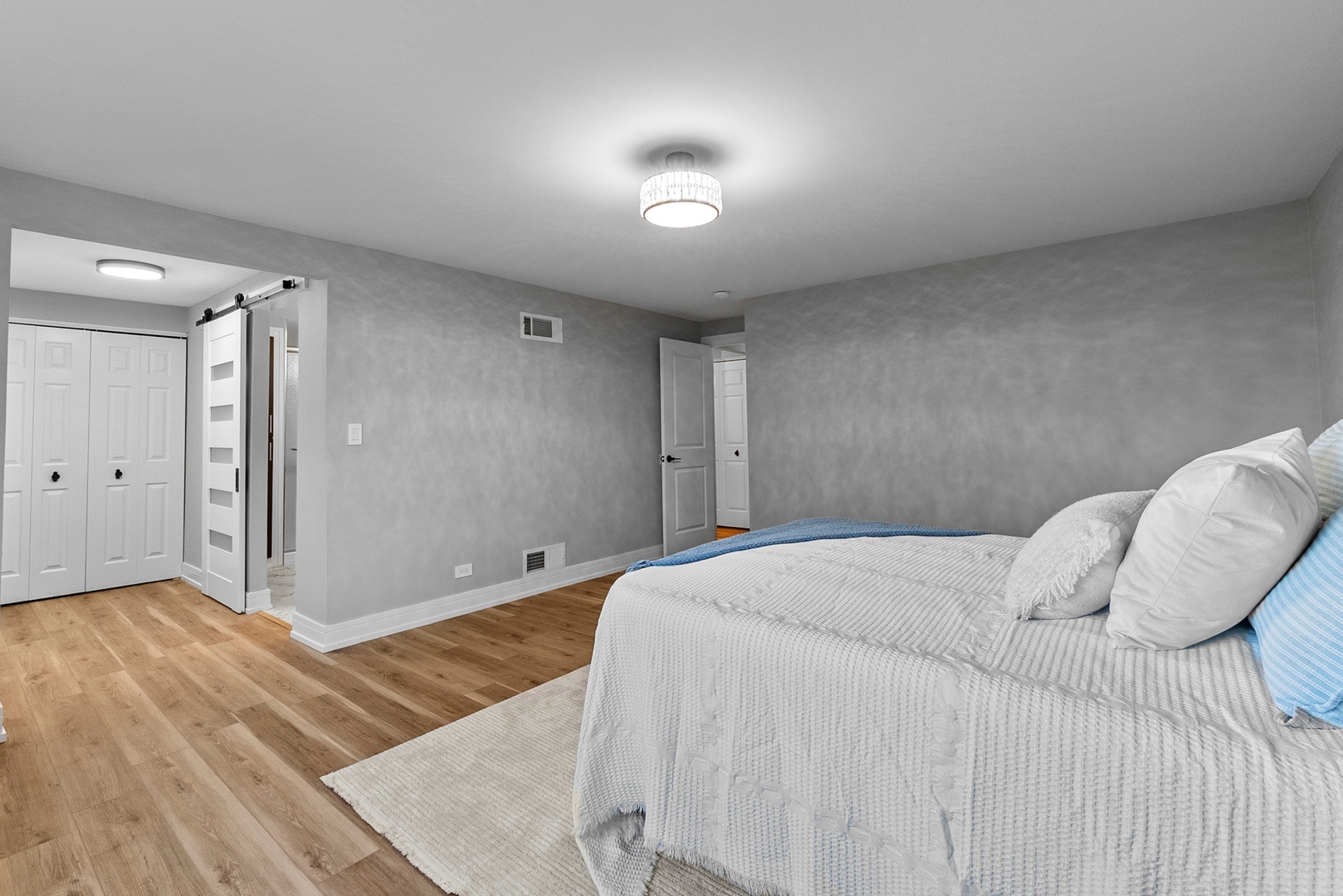 305 Williams Drive, Schaumburg, IL 60193