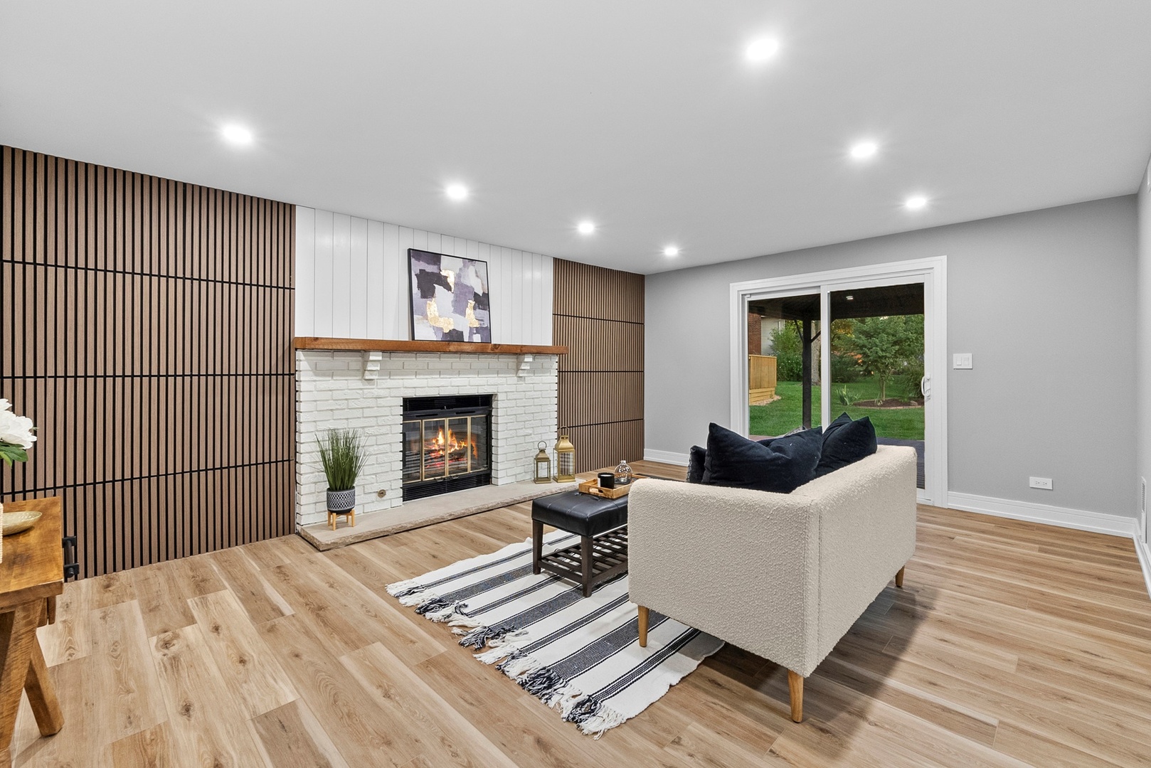 305 Williams Drive, Schaumburg, IL 60193