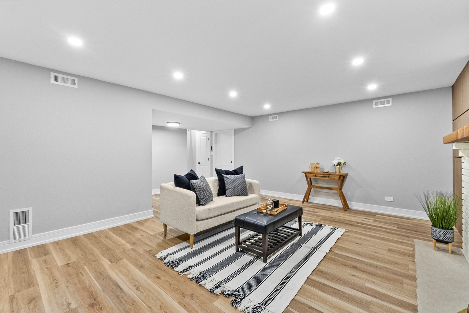 305 Williams Drive, Schaumburg, IL 60193