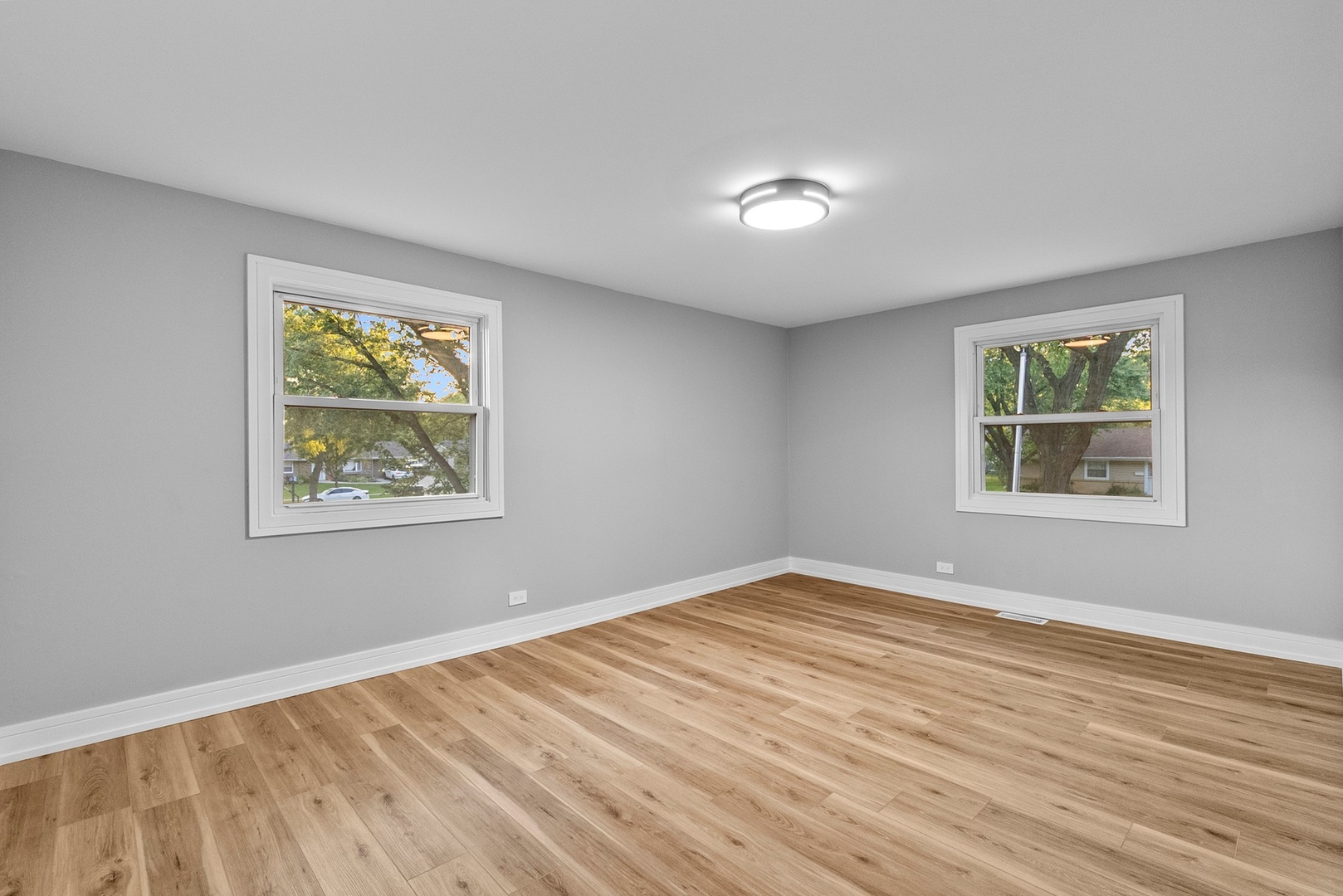 305 Williams Drive, Schaumburg, IL 60193