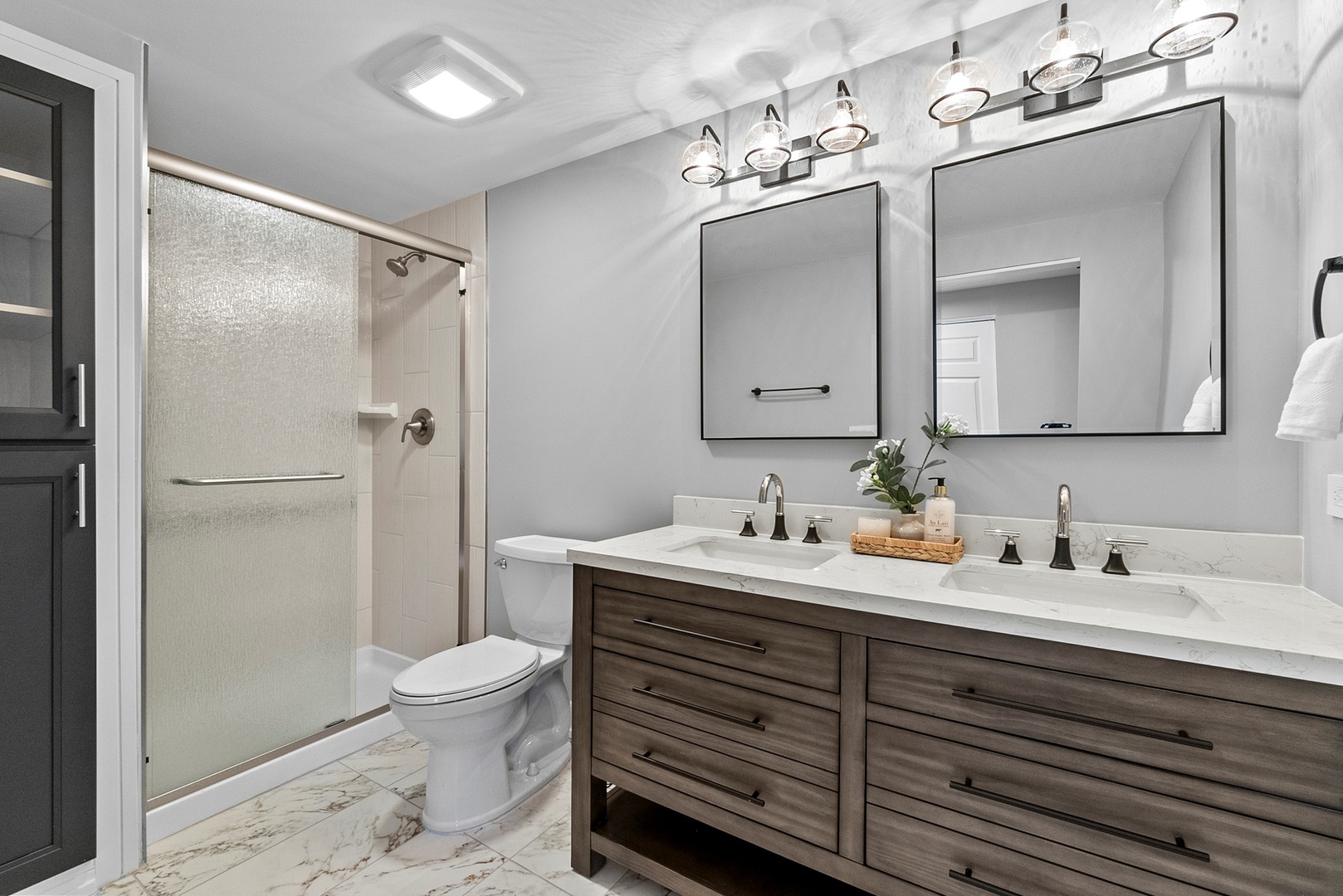 305 Williams Drive, Schaumburg, IL 60193