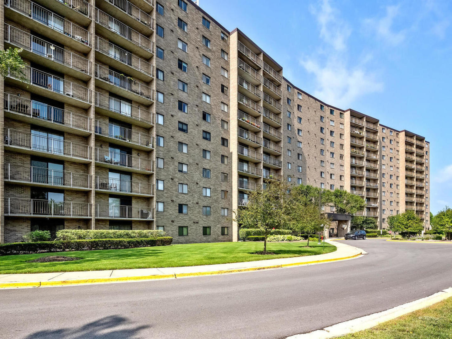 6340 Americana Drive #1202, Willowbrook, IL 60527