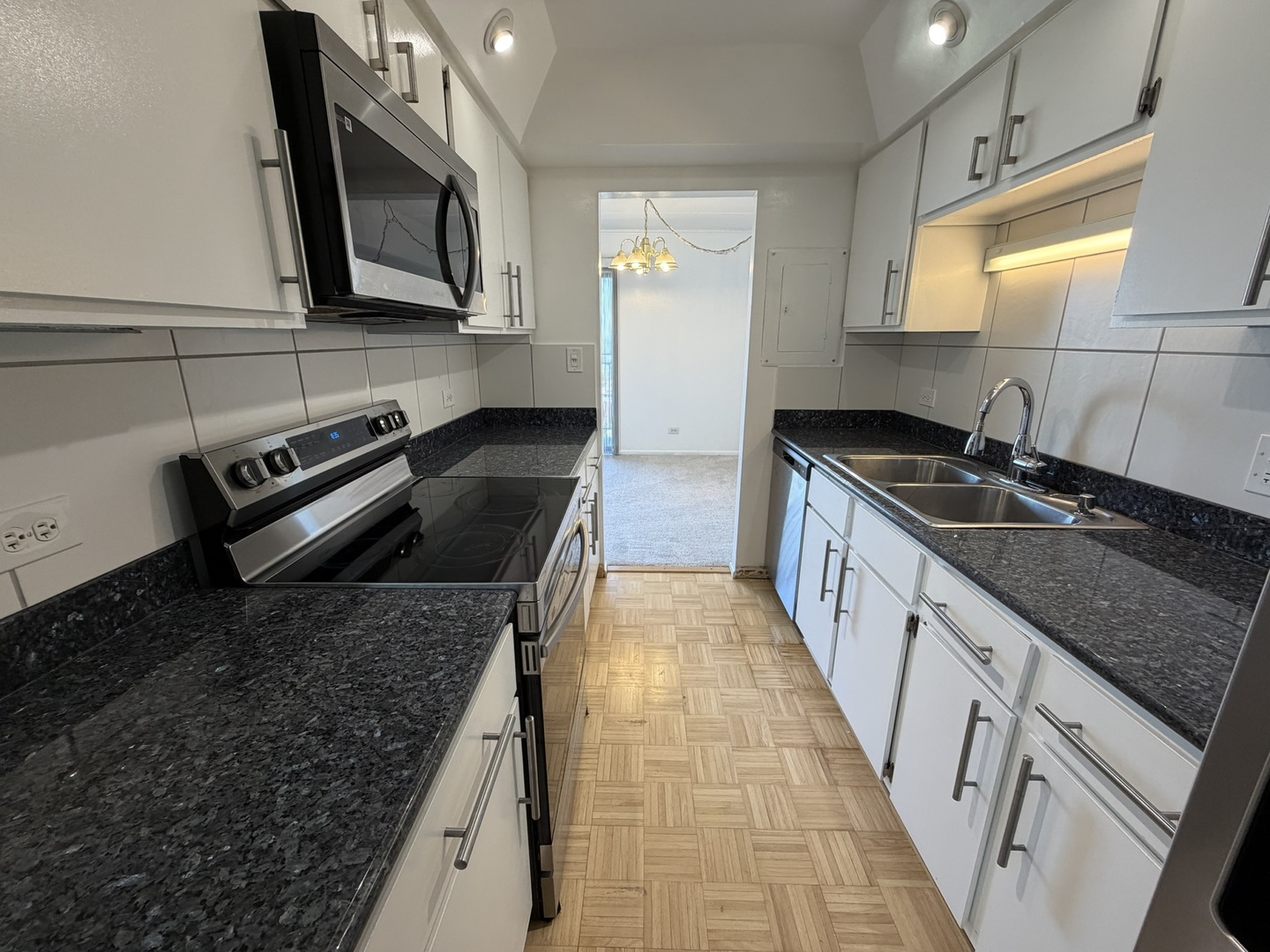 6340 Americana Drive #1202, Willowbrook, IL 60527