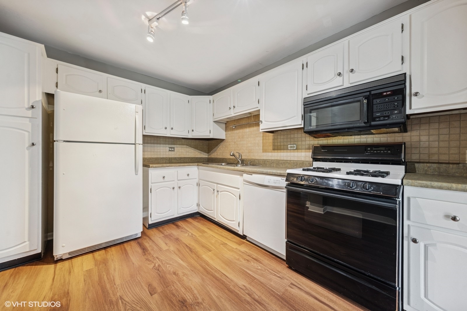 4721 Saint Joseph Creek Road #1B, Lisle, IL 60532