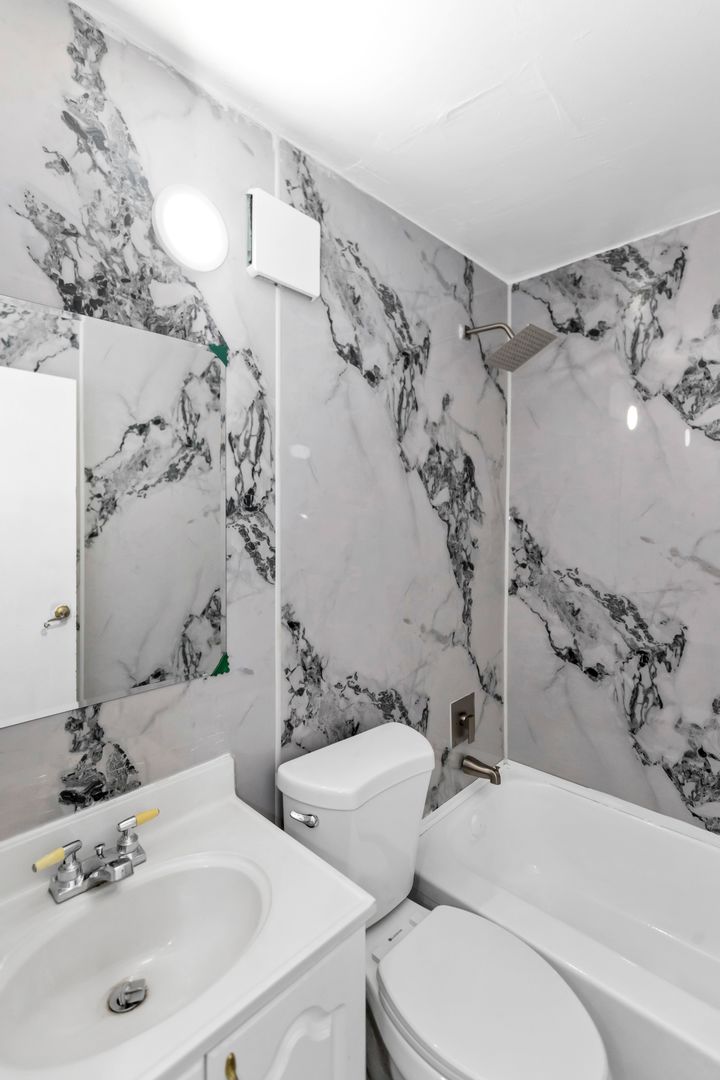 209 E Washington Street, West Chicago, IL 60185