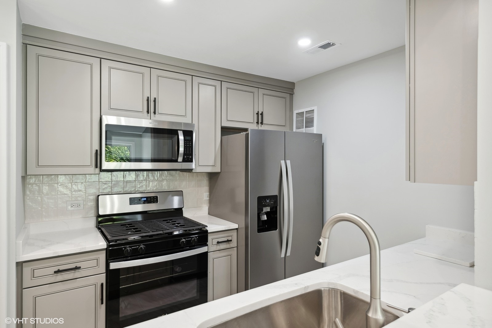 47 Orchard Terrace #8, Lombard, IL 60148